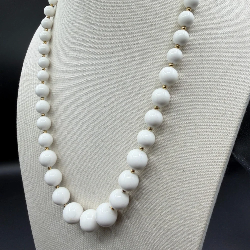White Graduated Bead Necklace Gold Tone Spacers Chunky Classic Statement Jewelry